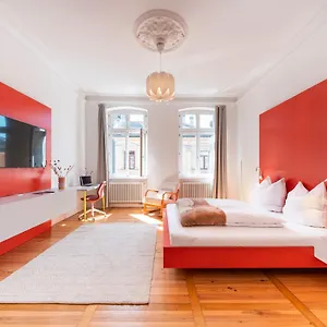 Bunter Hund - Balkon, Zentral, Geraeumig Apartment